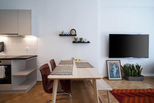 Urban Retreat: Exarcheia Remodel