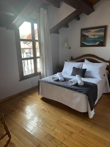 a bedroom with a bed with two towels on it at Pensión Casa Morán in Benia
