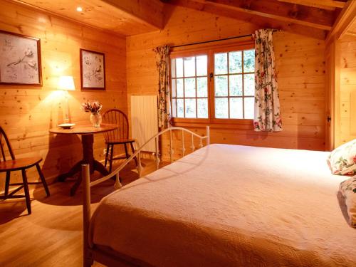 Ένα ή περισσότερα κρεβάτια σε δωμάτιο στο Apartment La-Ina by Interhome