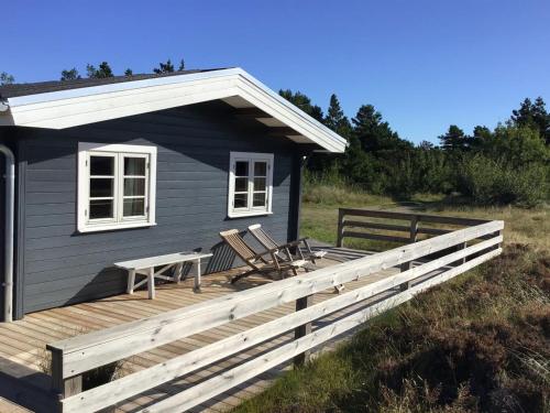 Casa pequeña azul con terraza de madera en Holiday Home Venild - all inclusive - 1-9km from the sea in Western Jutland by Interhome, en Lakolk