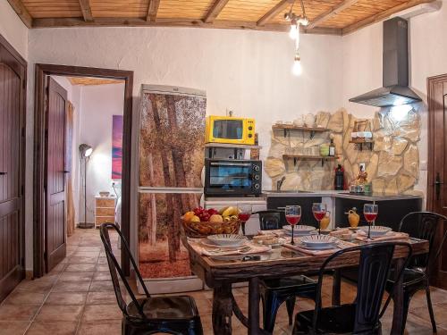 Kuchyň nebo kuchyňský kout v ubytování Holiday Home La Cascada by Interhome