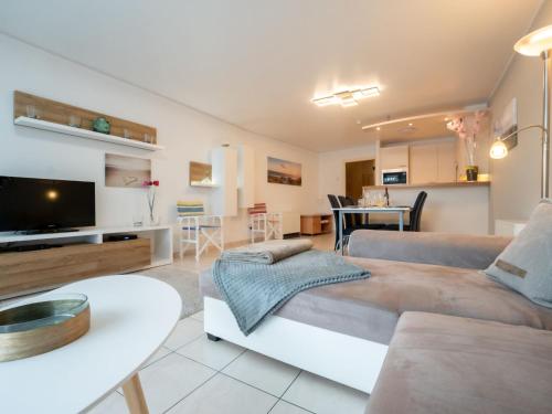 TV a/nebo společenská místnost v ubytování Apartment Breduynia by Interhome