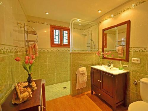 Ένα μπάνιο στο Villa Benestar by Interhome