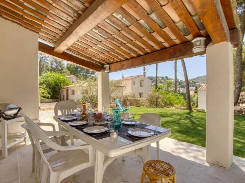 Κήπος έξω από το Holiday Home le grand Pin by Interhome