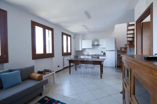 a kitchen and living room with a couch and a table at Dimore Al Borgo 4 in Montagnana