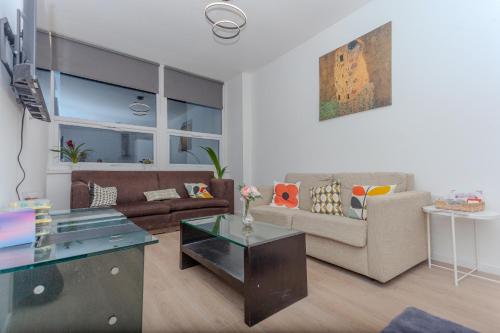 a living room with a couch and a table at One Bedroom apartment Serviced apartment Smethwick flat 320 in Birmingham