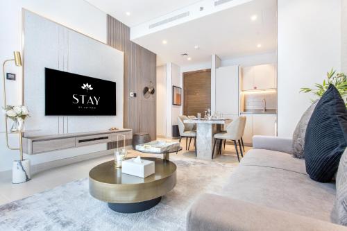 Posezení v ubytování STAY BY LATINEM Luxury 1BR Holiday Home CV A1803 near Burj Khalifa