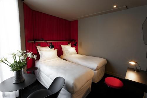 Hôtel Saint Marcel tesisinde bir odada yatak veya yataklar
