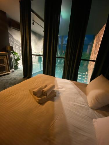 Katil atau katil-katil dalam bilik di Zwierzyniecka Luxury Loft Apartment