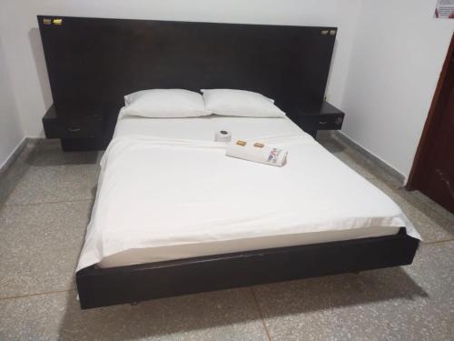 Cama ou camas em um quarto em Hotel Los Arcángeles