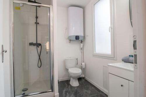 Koupelna v ubytování F2 hypercentre - Proche gare - WIFI gratuite