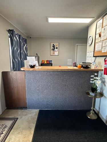 an office lobby with a counter and a desk at Paxton Inn Motel in Paxton