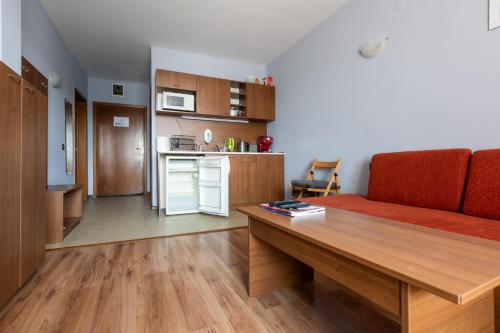 Kuchyň nebo kuchyňský kout v ubytování One bedroom apartment in Hotel Banderitsa ,Bansko