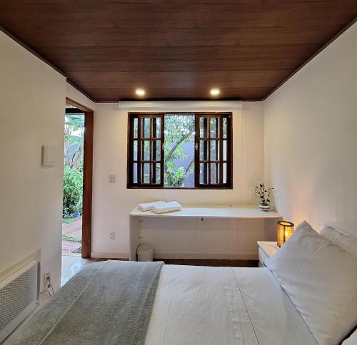 Postel nebo postele na pokoji v ubytování Casa rústica prox praias piscina aquecida e sauna