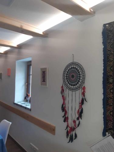 a room with a wall with a decoration on it at Odal Hawaii sro ubytování vzdělávání in Pěnčín