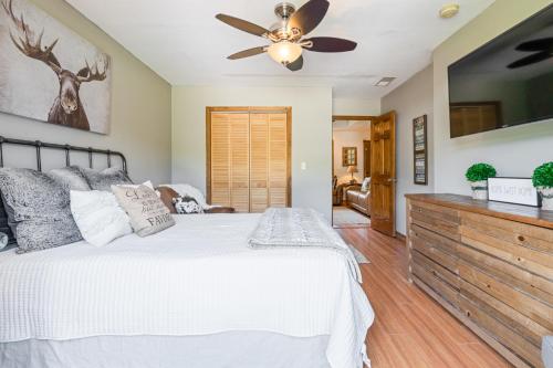 a bedroom with a bed and a ceiling fan at Lil Yellowstone in Morganton