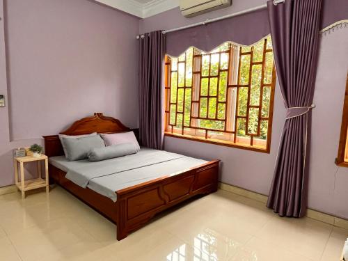 Llit o llits en una habitació de Na Tuệ An-Homestay