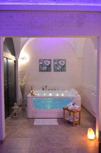 Fotografie z fotogalerie ubytování Suite Laurel SPA con idromassaggio v destinaci Fasano