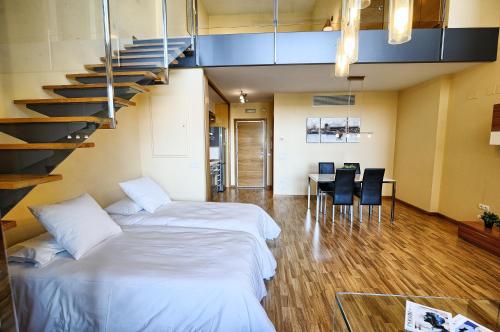 Ένα ή περισσότερα κρεβάτια σε δωμάτιο στο Ohmyloft Valencia