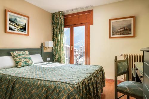  Hotel Sant Jordi -  Room  picture :   Bath    TV    Telephone                           