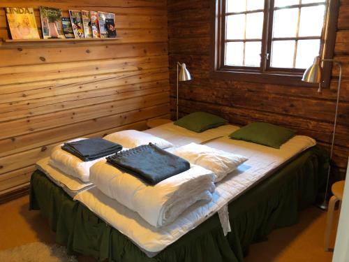 Postel nebo postele na pokoji v ubytování Ösjönäs