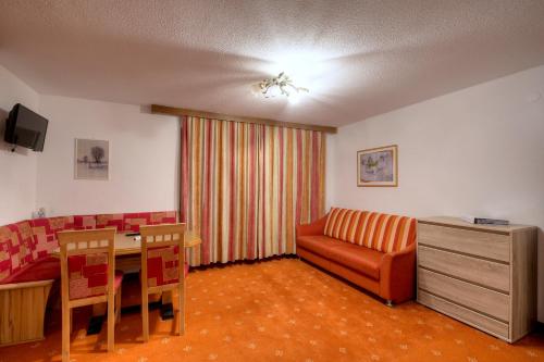 Μια τηλεόραση ή/και κέντρο ψυχαγωγίας στο Ferienhaus Bergkristall
