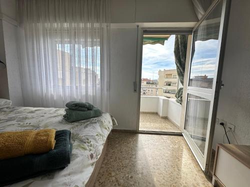 VER5 - 5th-Floor Studio with Sea-View Terrace and Pool - AC, 5 min Walk to the Centre