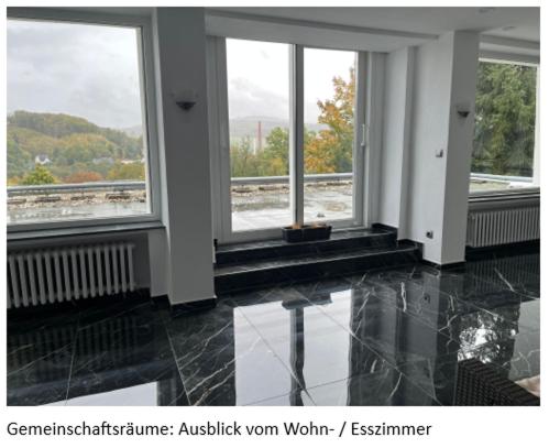 a room with windows and a view of a train track at Zimmer Türkis mit Weitblick und Sauna in Sundern