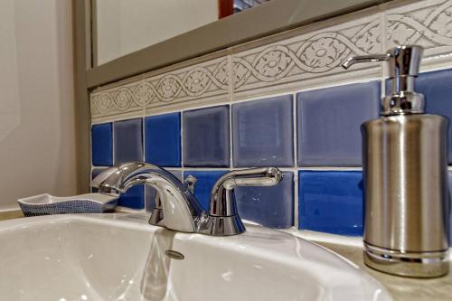 a bathroom sink with a faucet and a mirror at Tremblant Les Eaux A - Mont-Tremblant in Mont-Tremblant