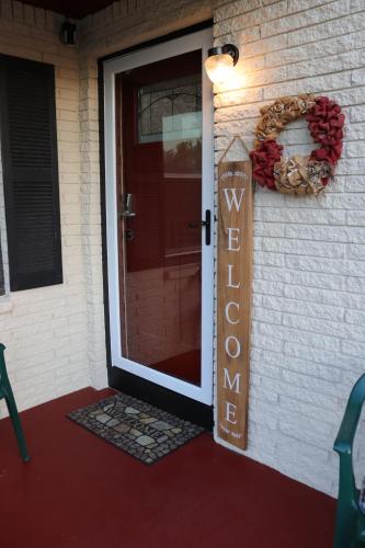 Gallery image of Charming 2 bedroom Retreat minutes from Downtown in Tulsa