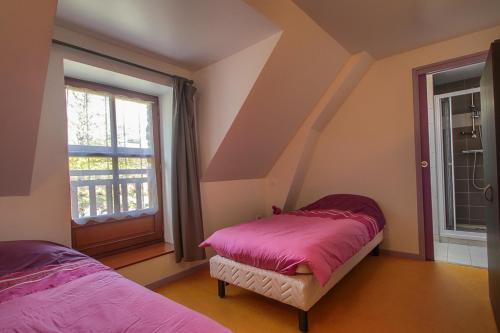 Posteľ alebo postele v izbe v ubytovaní NUIT d'ETAPE AU GITE LES LAURENTIDES