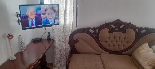 TV a/nebo společenská místnost v ubytování SDQ Villa Isabel, NO FUMAR, cerca embajada EEUU