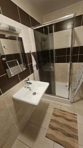 a bathroom with a sink and a shower at Apartment Adriana 10E, Vysoké Tatry, High Tatras in Veľký Slavkov