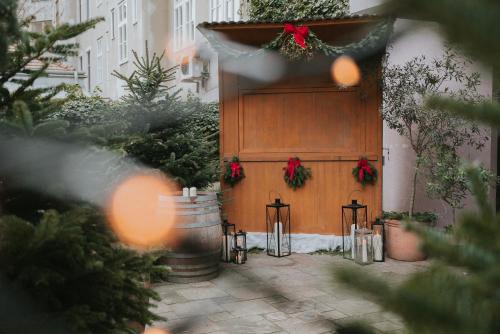 a wooden door with christmas wreaths on it at Boutiquehotel Stadthalle in Vienna
