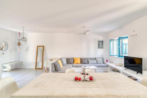 G&K Blue House on Agia Anargyroi Beach, Naousa photo 3