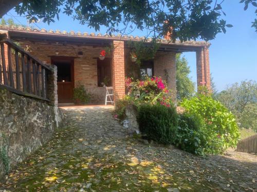 a brick house with a pathway leading to the front door at Casa Paci 