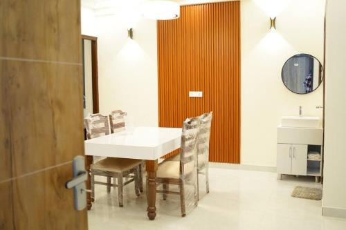 MohaliにあるHarmony Haven - Luxurious 3 BHK Haven for Allのギャラリーの写真