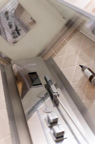 a view of a bathroom with two faucets at Camana Veglia in Livigno