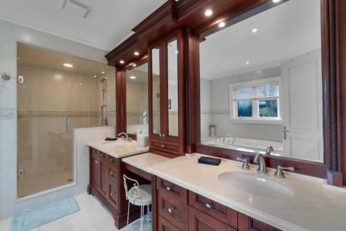 a bathroom with two sinks and a shower at Luxury 4BR - Pool Table - 10 min to Yorkdale Mall in Toronto