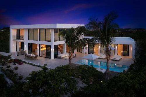 Πισίνα στο ή κοντά στο Beachwood Villa
