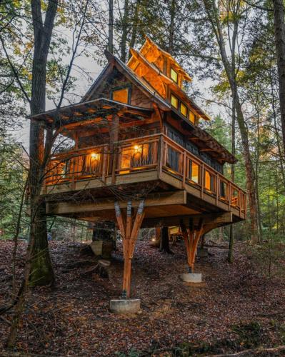 a tree house on stands in the woods at Enchanted Evergreen in Coffeyville