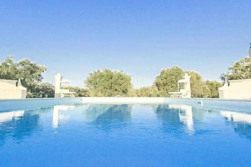 Bazén v ubytování Torre Guaceto Luxury Masseria with Salted Pool nebo v jeho okolí