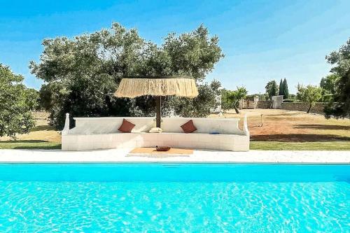 Bazén v ubytování Torre Guaceto Luxury Masseria with Salted Pool nebo v jeho okolí