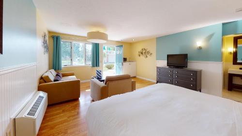 a bedroom with a bed and a living room at Breezeway Boutique Hotel in Westerly