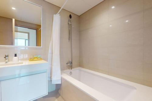 Bilik mandi di Burj Royale - Vacationer