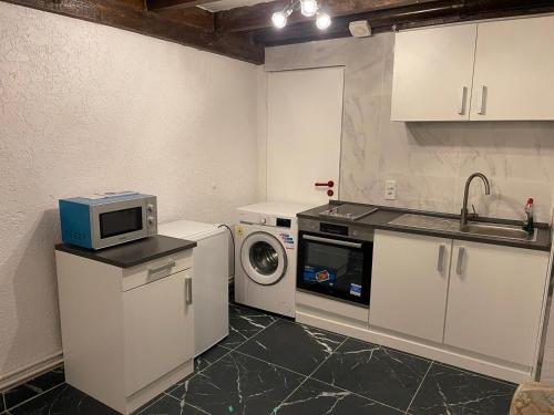 Η κουζίνα ή μικρή κουζίνα στο Krügers Apartment