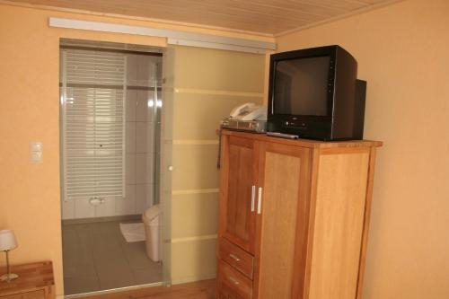 Μια τηλεόραση ή/και κέντρο ψυχαγωγίας στο Hotel Michaela