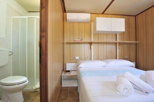 Postel nebo postele na pokoji v ubytování Villaggio Camping Tesonis Beach