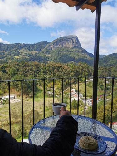 a table with a view of a mountain at Hotel San Jorge in Tlatlauquitepec