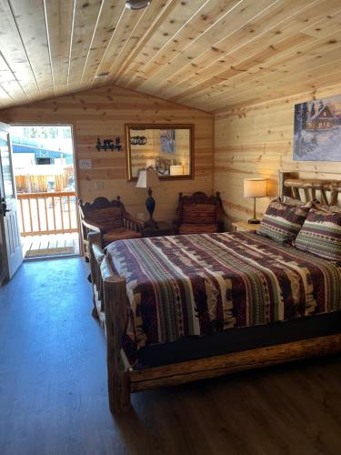a bedroom with a bed in a log cabin at The Gold Mine Hotel Cabins in Idaho City